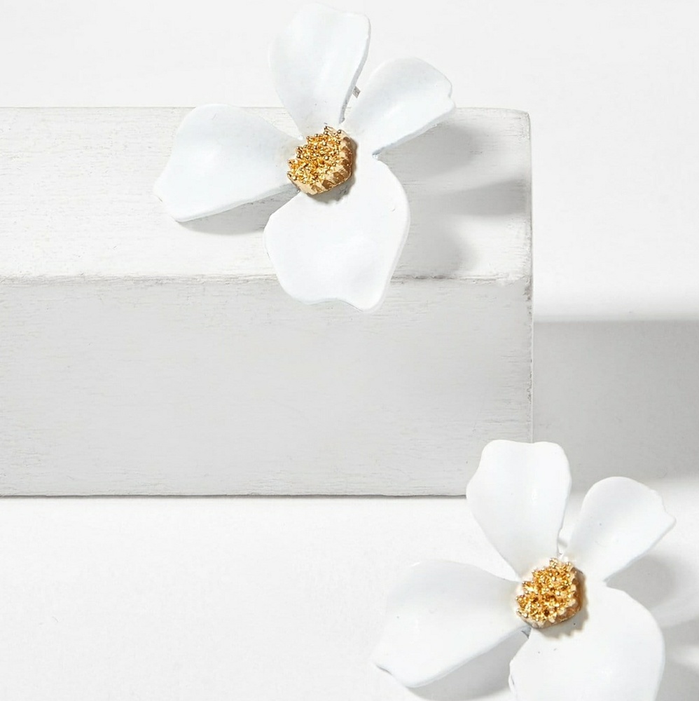 Stunning White Flower Studs